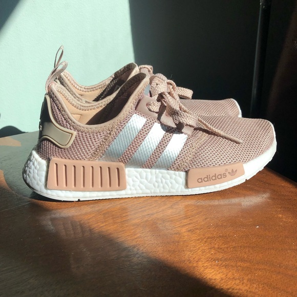 Woman’s Adidas NMD R1’s - Picture 6 of 8